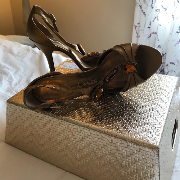 Gold jeweled evening heels - Picture 2 of 4